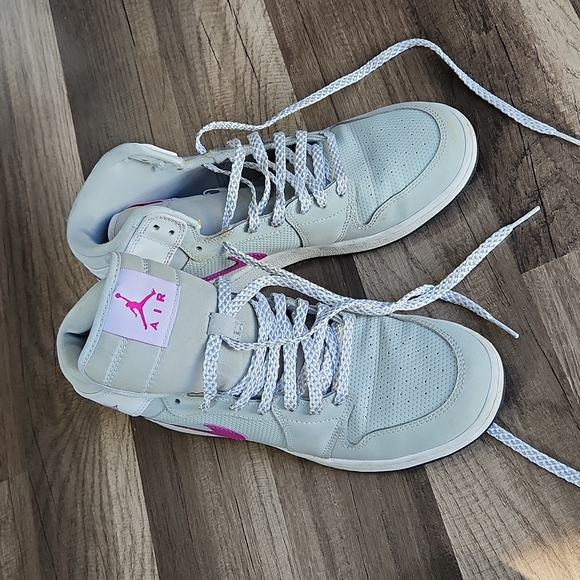 Air Jordans - Picture 2 of 7